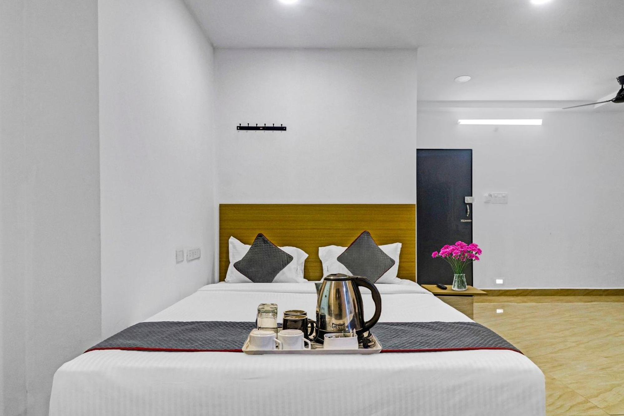 Townhouse De Alphabet Hotel Gachibowli Εξωτερικό φωτογραφία