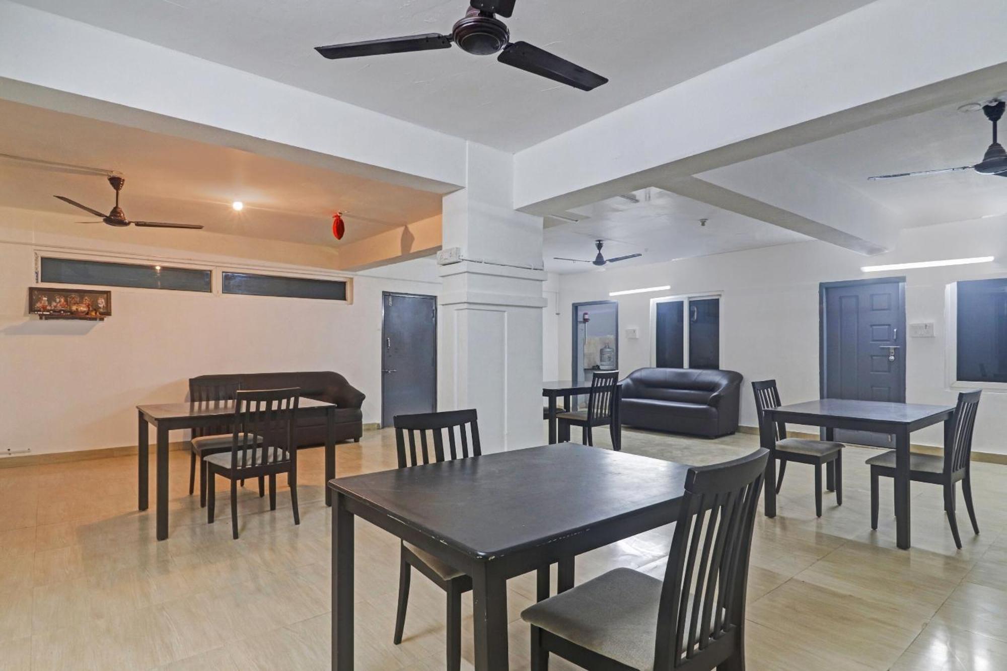 Townhouse De Alphabet Hotel Gachibowli Εξωτερικό φωτογραφία