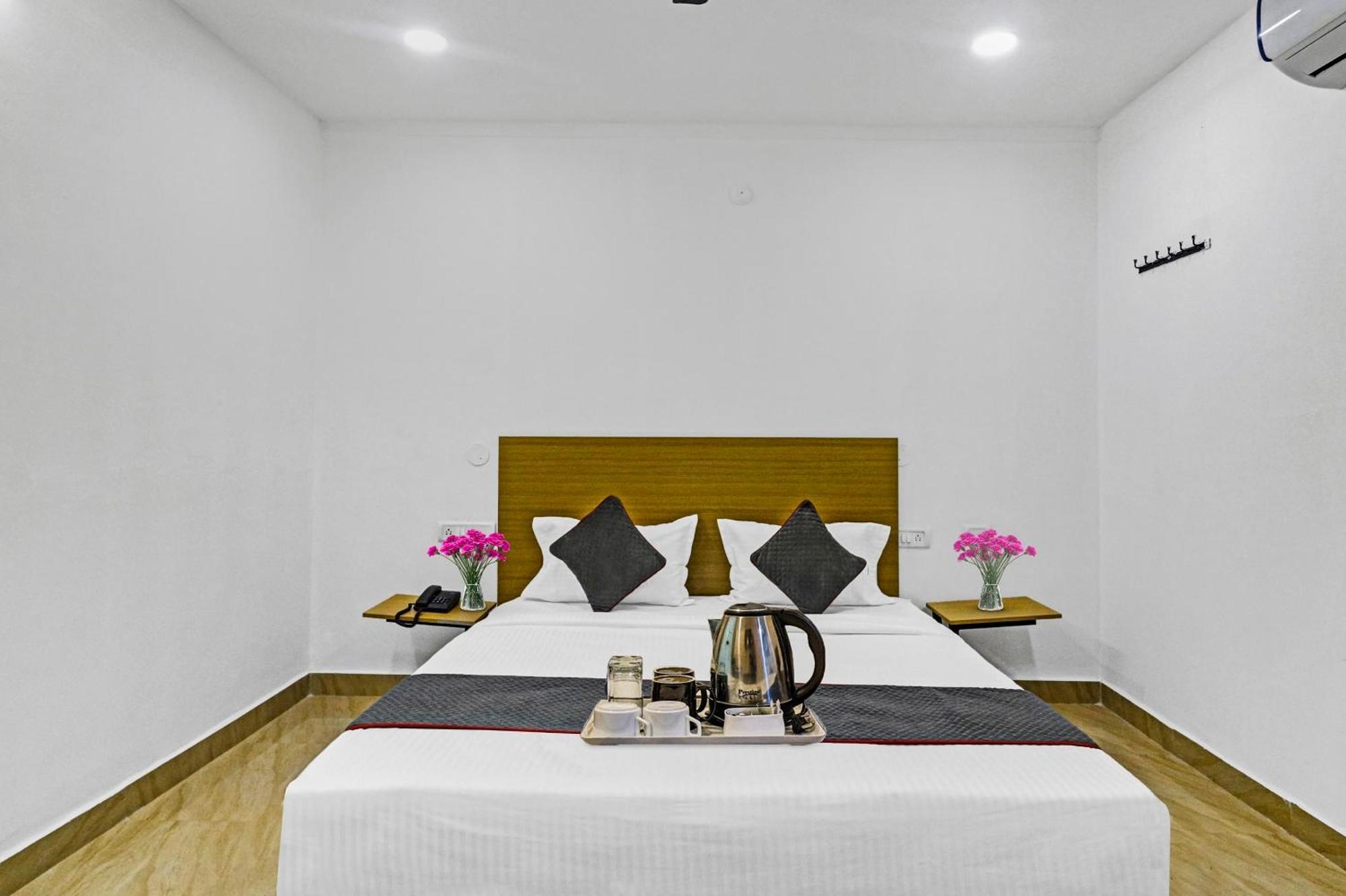 Townhouse De Alphabet Hotel Gachibowli Εξωτερικό φωτογραφία