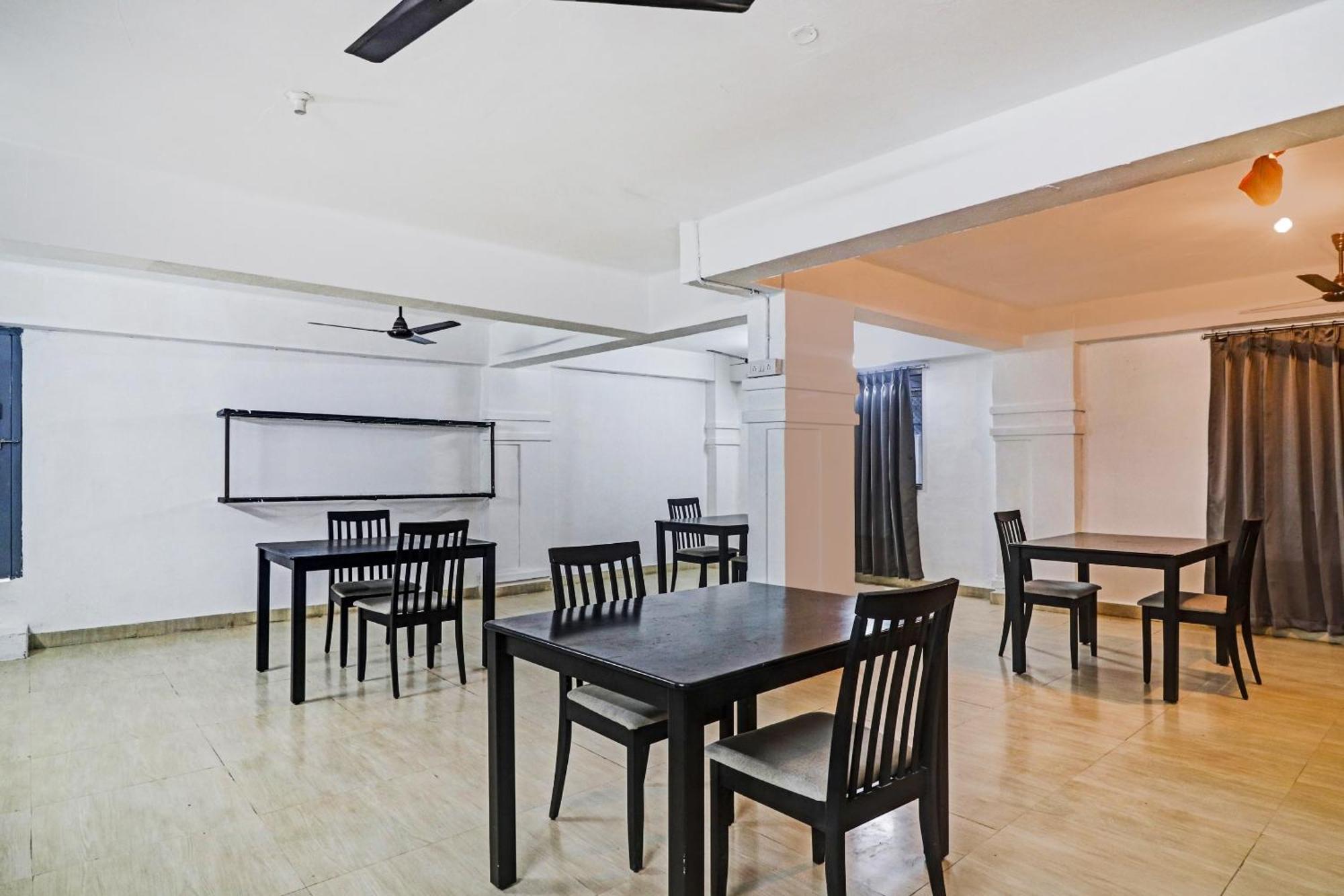 Townhouse De Alphabet Hotel Gachibowli Εξωτερικό φωτογραφία