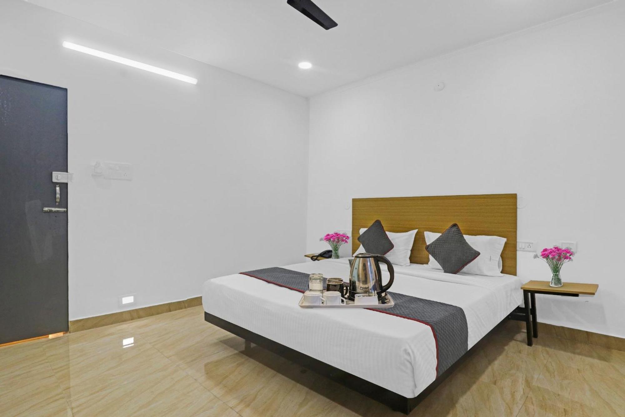 Townhouse De Alphabet Hotel Gachibowli Εξωτερικό φωτογραφία